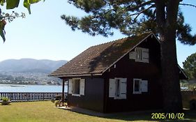 Casa de Madera Sobre el Mar